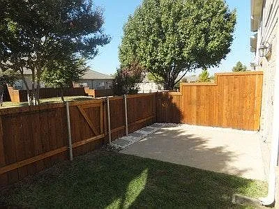 9857 Castlewood Dr — Photo 10