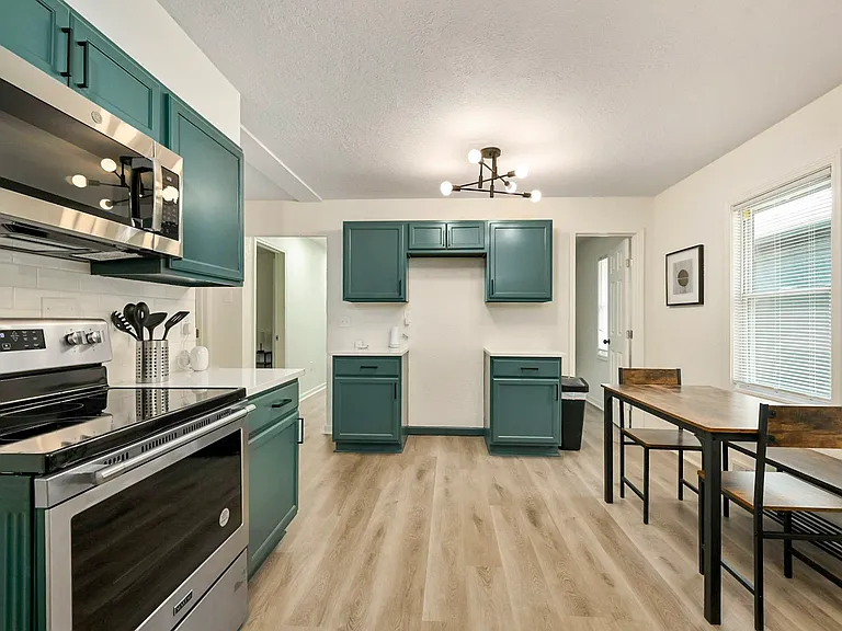 Deluxe kitchen with dining area