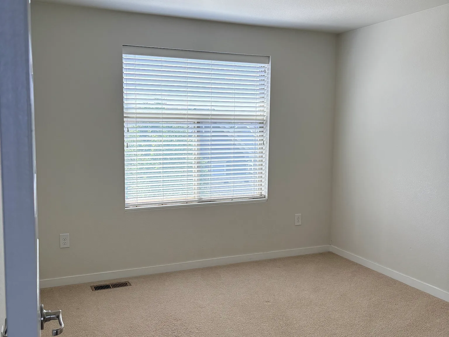 3 bed, 2.5 bath, 1657 sqft, $2,800 — Photo 4