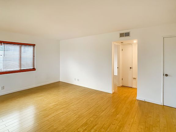 3rd image of 1644 Oxford St #16