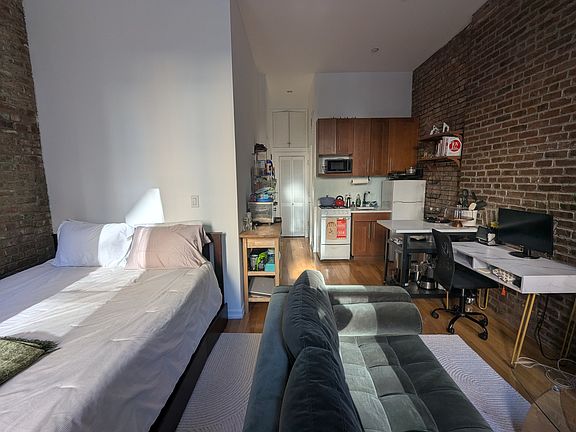 5th image of 340 W 71st St APT 4