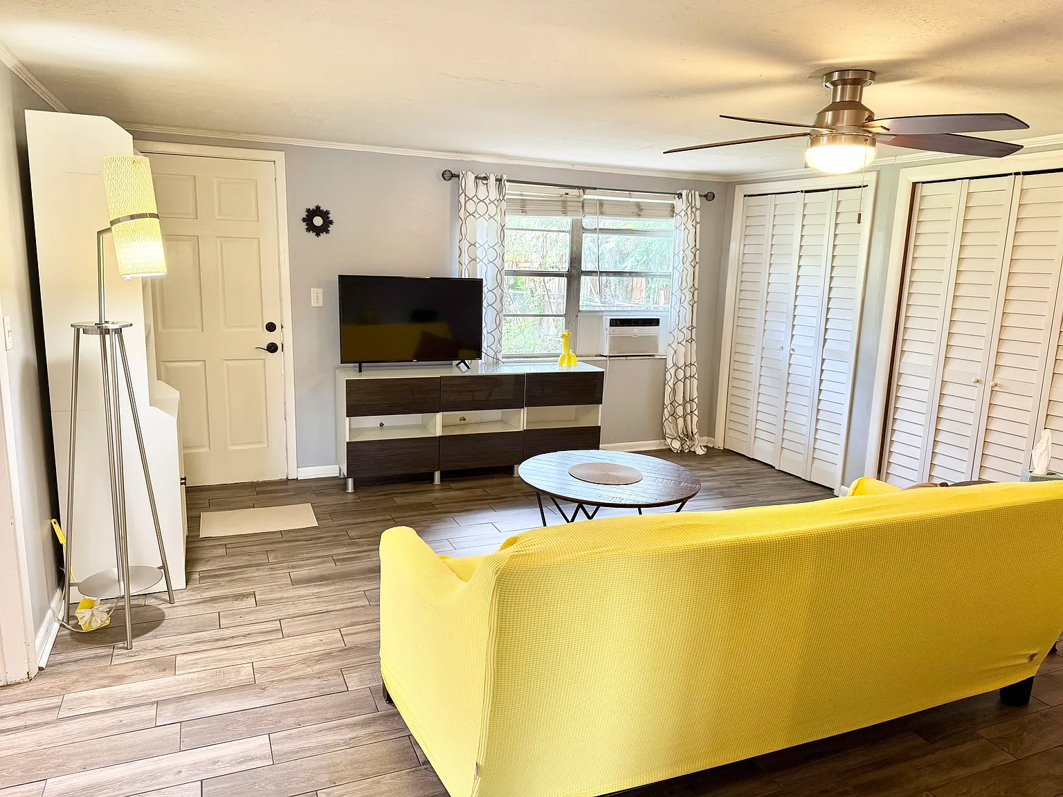 1 bed, 1000 sqft, $2,100 — Photo 1