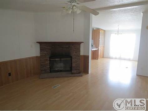 Living room w/fireplace