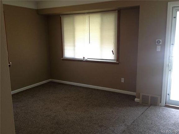 5th image of 4174 Burns Ave