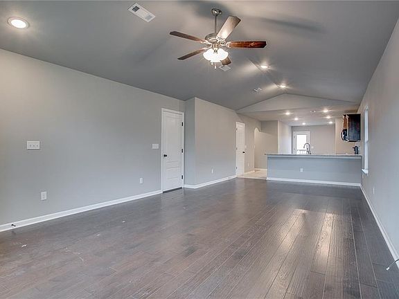2nd image of 1007 E Mimosa Pl