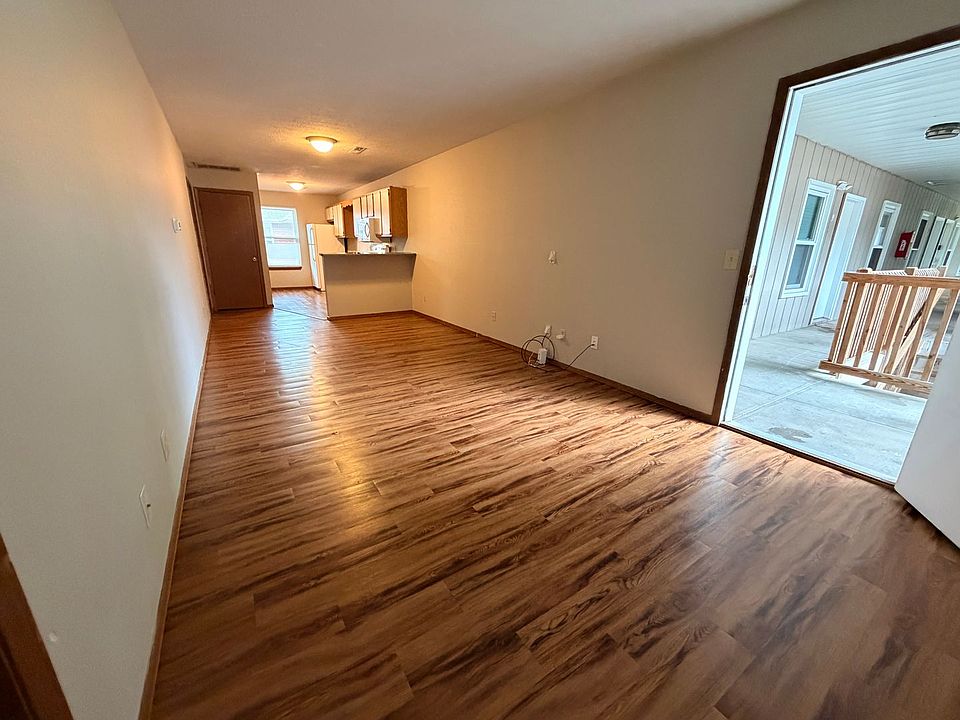 1st image of 1030 E Walnut St #41