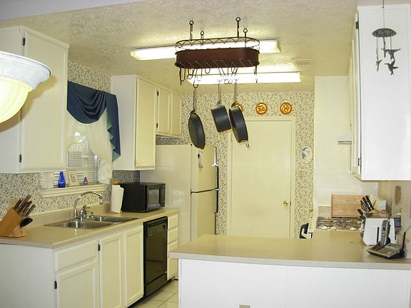 3rd image of 13734 Kensington Pl