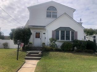 2854 Beverly Rd, Oceanside, NY 11572