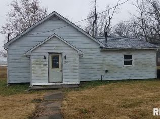 9480 Jackson St, Keensburg, IL 62852
