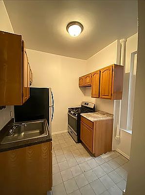 3rd image of 401 E 91st St APT 3