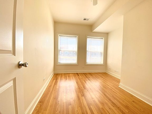4th image of 901 W Agatite Ave APT 3