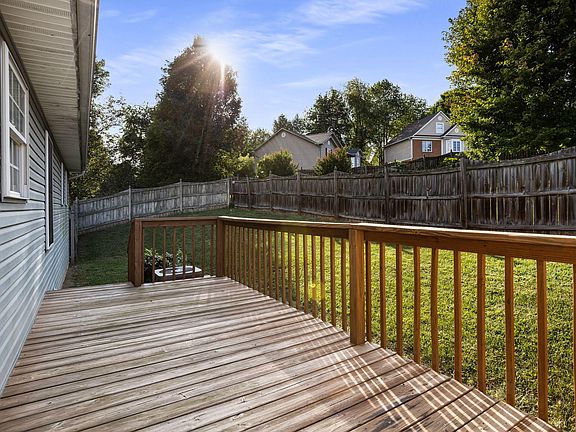 5th image of 160 Old Mill Ct
