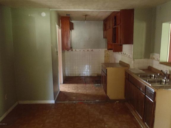5th image of 1335 Melson Ave