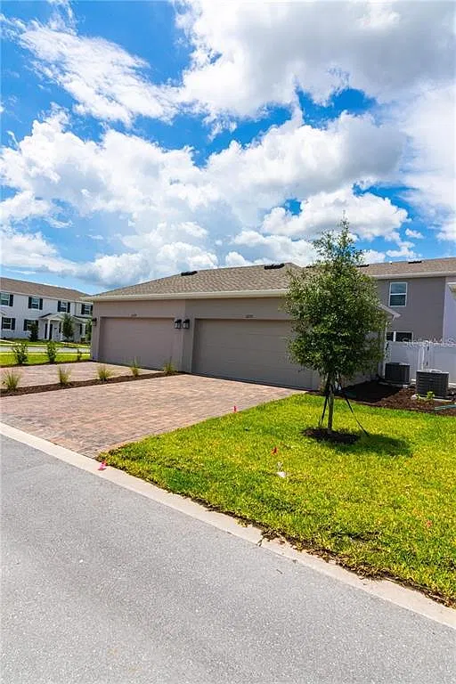 4 bed, 2.5 bath, 1858 sqft, $2,850 — Photo 3
