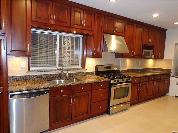 4th image of 6352 Ellwell Cres