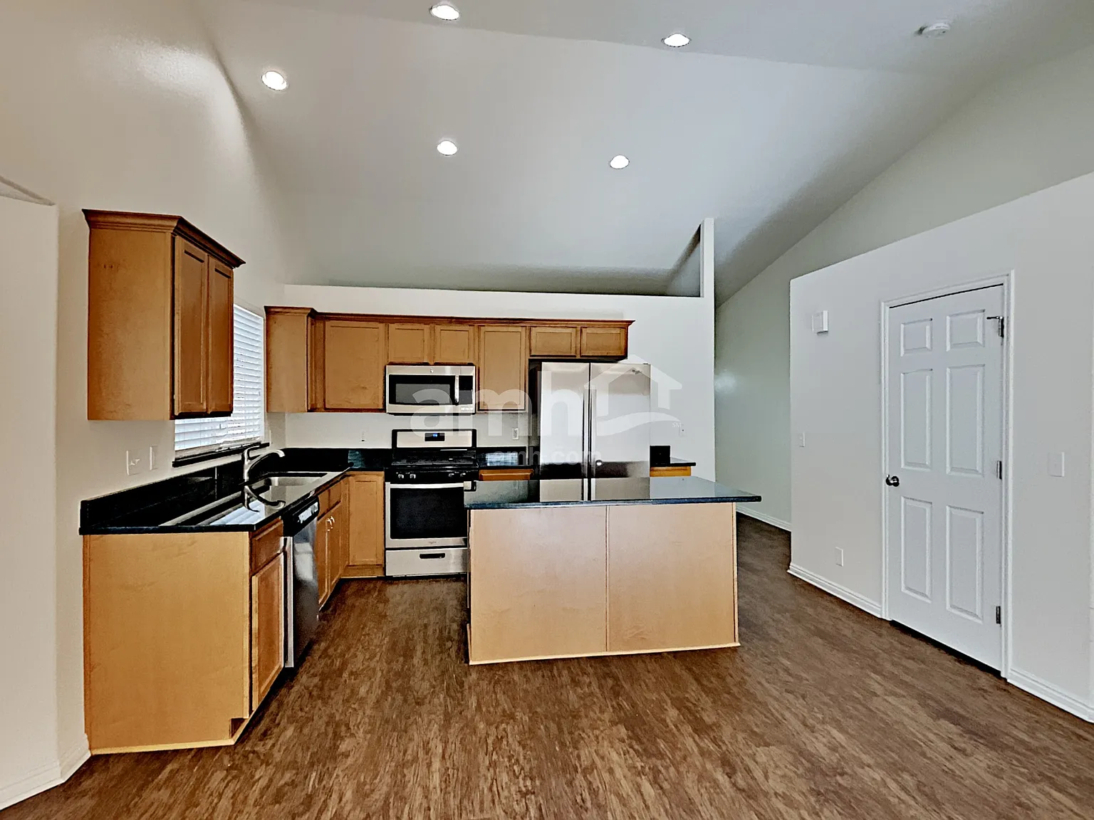 5 bed, 3.0 bath, 2722 sqft, $2,900 — Photo 3