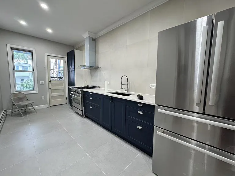 1317 Hobart Ave #1 — Photo 1