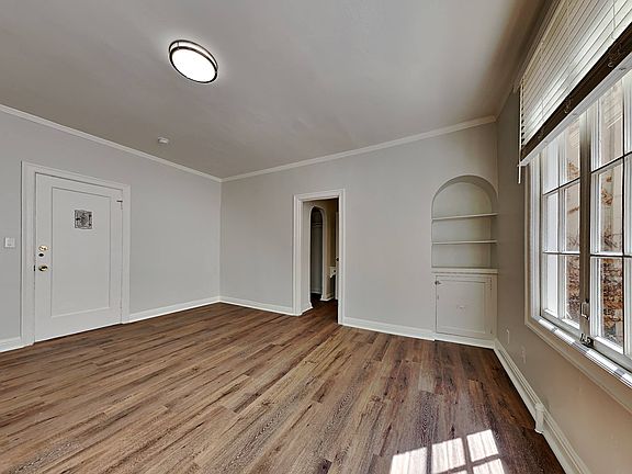 4th image of 832 Erie St #3