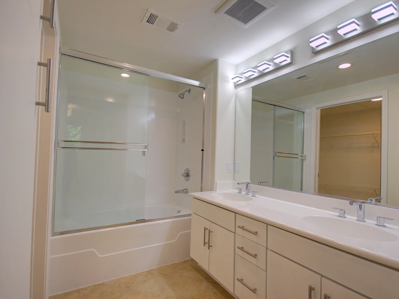 2 bed, 1290 sqft, $3,600 — Photo 3