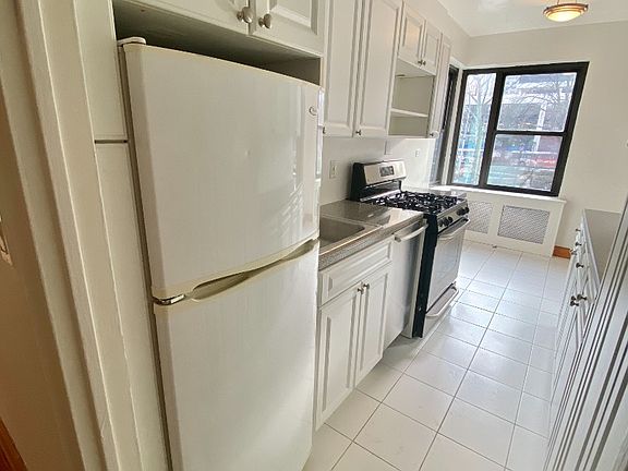 2nd image of 311 Main St #1HH