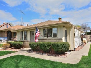 2946 S 95th St, West Allis, WI 53227