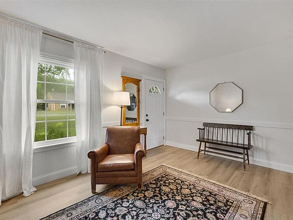 5th image of 959 Sanders Dr