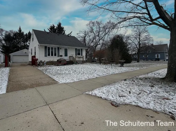 388 W 21st St, Holland, MI 49423