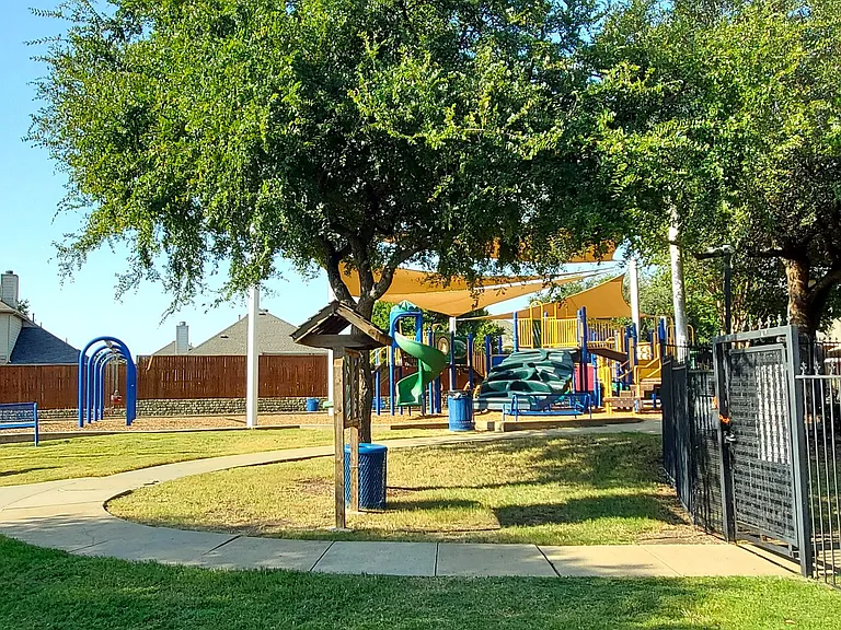 3021 Sawgrass Dr — Photo 13