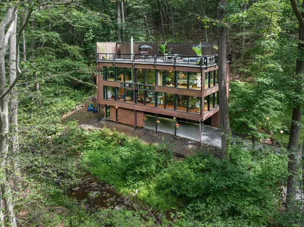 37 Guinea Hollow Rd, Lebanon, NJ 08833