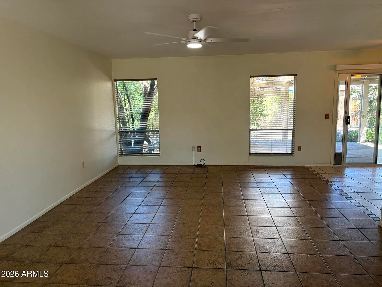 3 bed, 2.0 bath, 1276 sqft, $2,100 — Photo 4