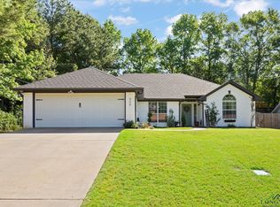 908 Victoria Dr, Longview, TX 75604