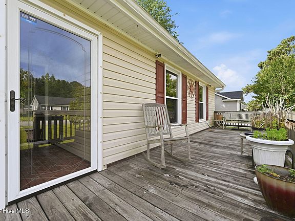 4th image of 275 Raintree Road