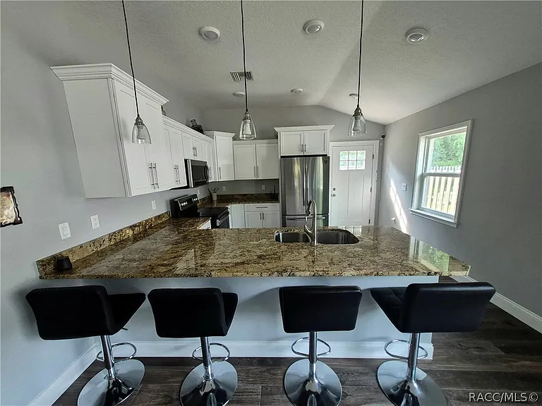 11751 Bostick St — Photo 3
