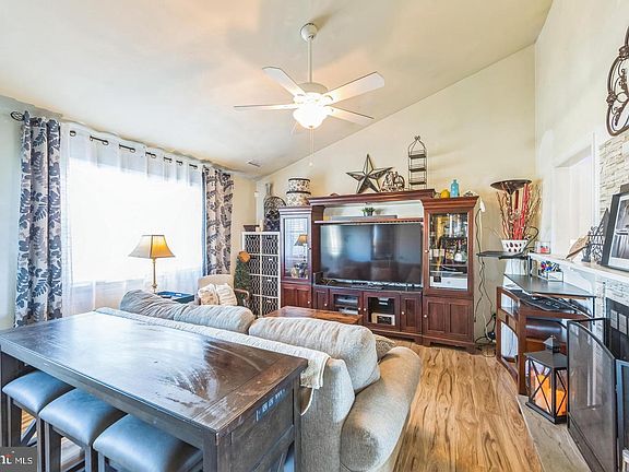 3rd image of 126 Medley Dr