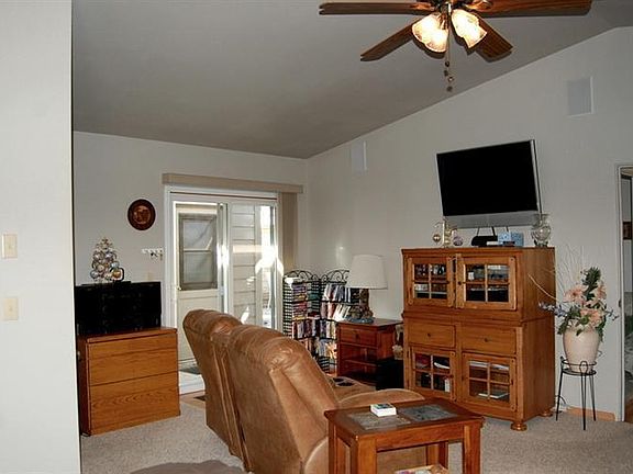 5th image of 405 SE Dunham St
