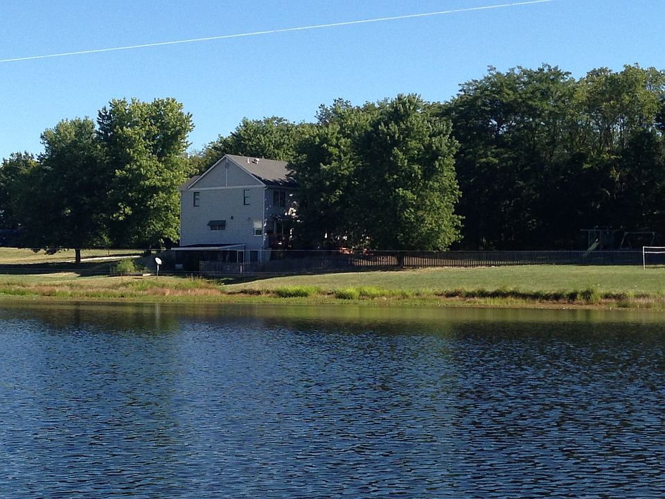 2nd image of 580 E Lake Forest Dr