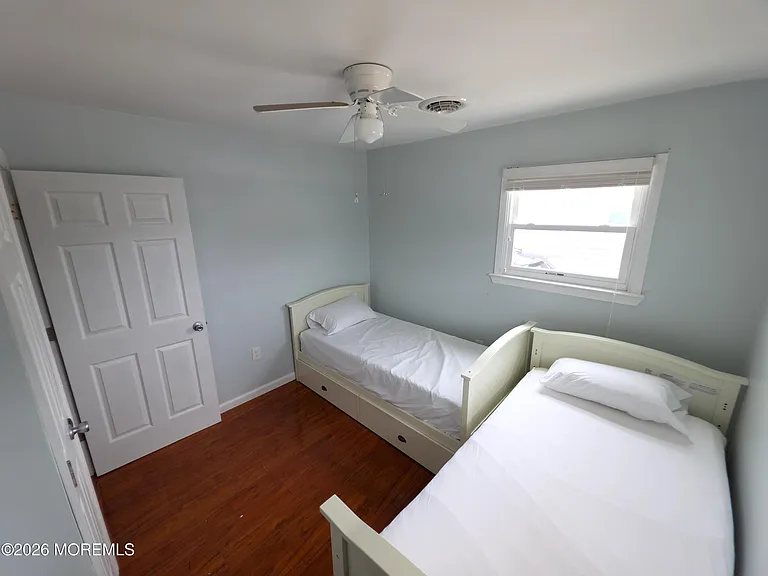 129 E Raritan Dr — Photo 17
