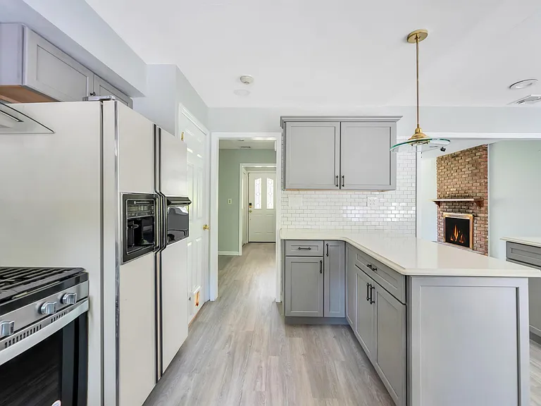 336 Dix Hills Rd #1 — Photo 17