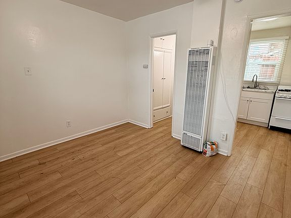 5th image of 15006 Kingsdale Ave APT 1