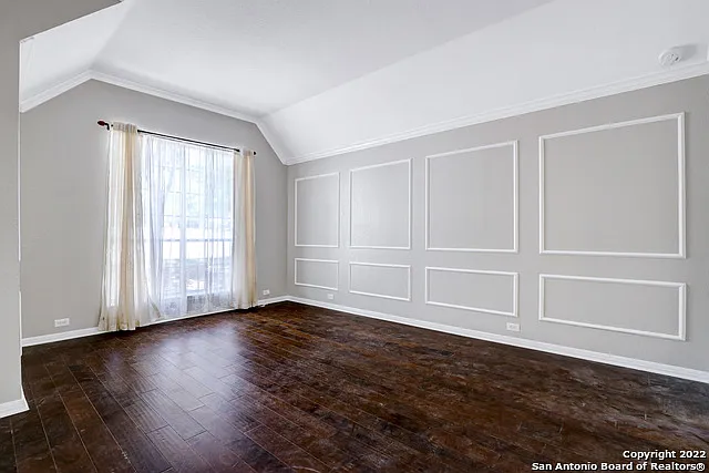 4 bed, 2.0 bath, 2388 sqft, $2,200 — Photo 2