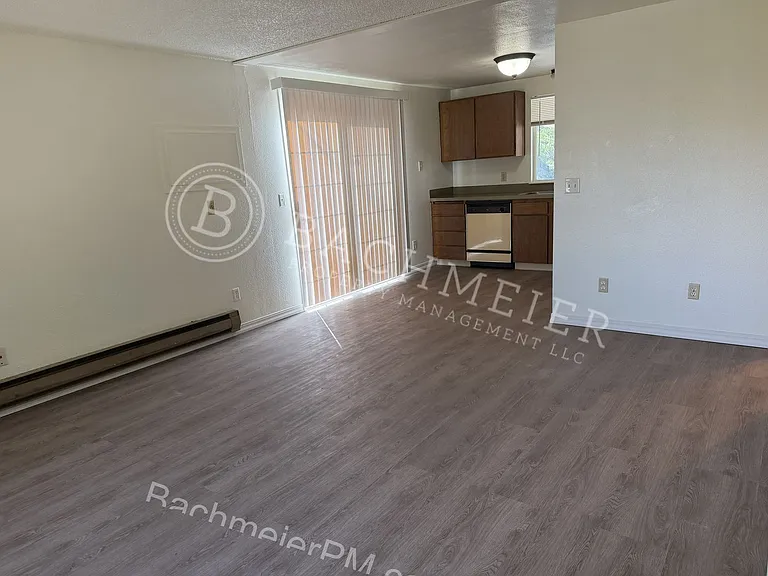 912 SE Hailey Ave — Photo 1