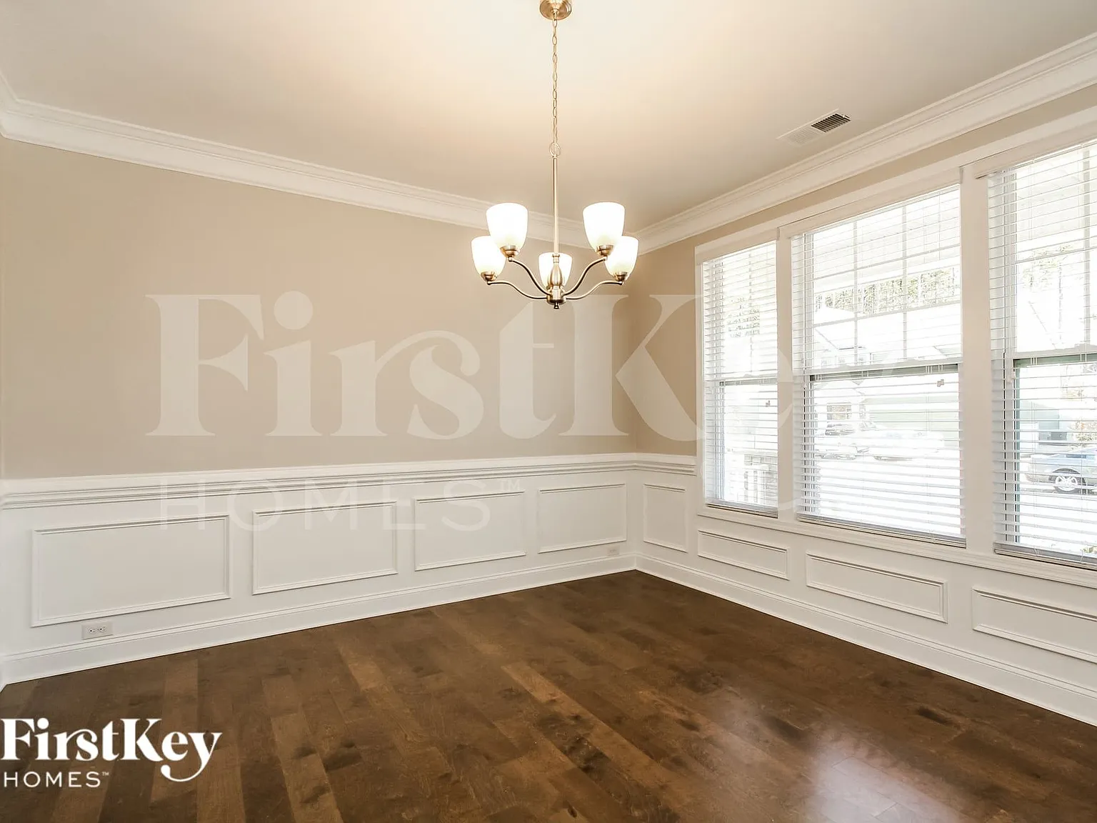 4 bed, 2.5 bath, 2370 sqft, $2,355 — Photo 4