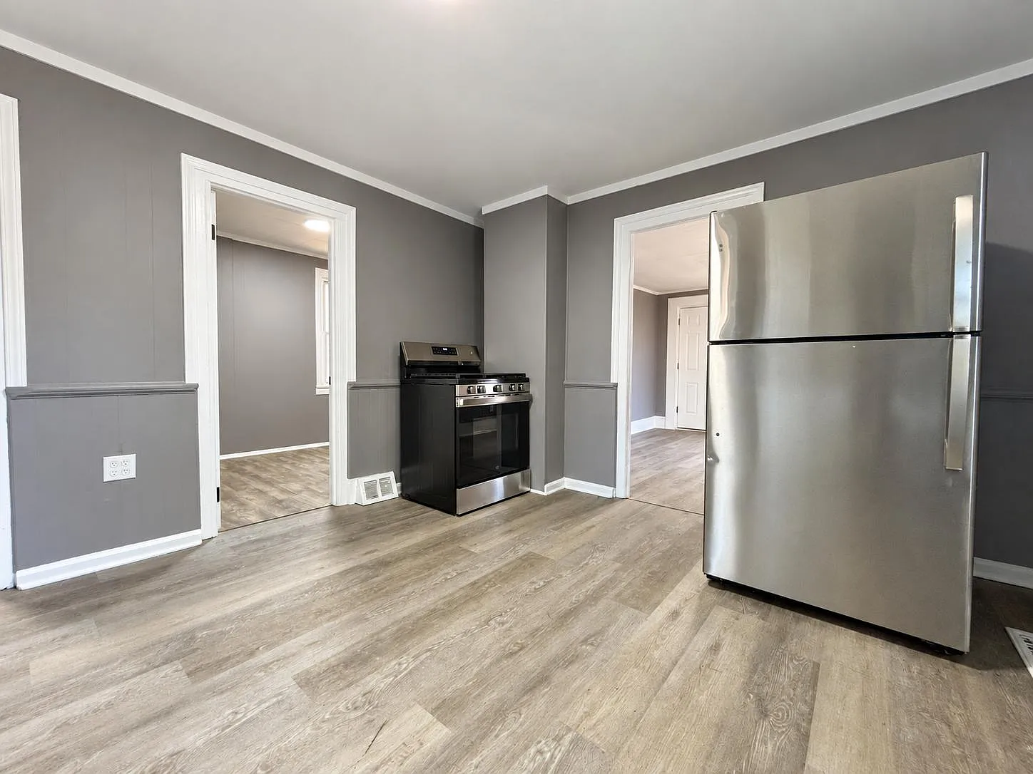 2 bed, 700 sqft, $1,300 — Photo 2