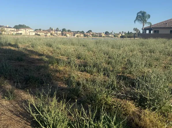 8255 Lake Shore Dr, Chowchilla, CA 93610
