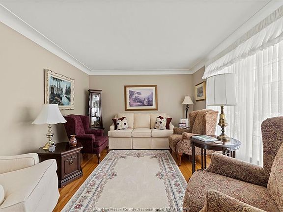 3rd image of 4107 Mount Royal Dr