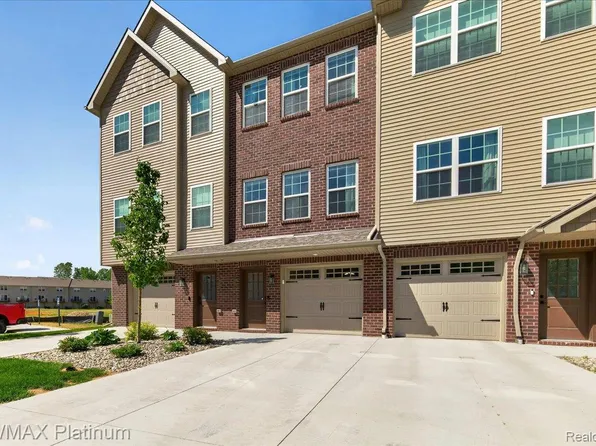1687 Pinecroft Ln, Howell, MI 48855