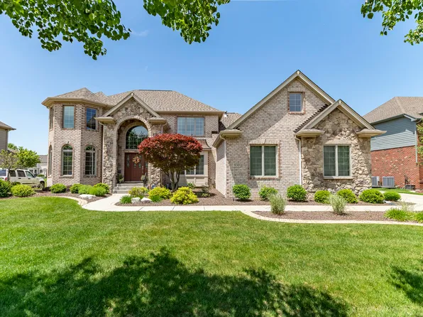 930 Stonebridge Dr, Schererville, IN 46375