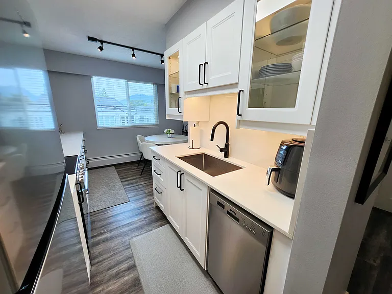 2335 York Ave #207 — Photo 8