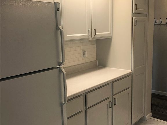 2nd image of 801 E 15th St APT 2