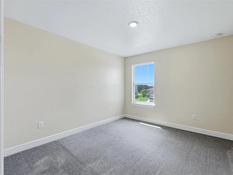9108 Royal River Cir — Photo 23